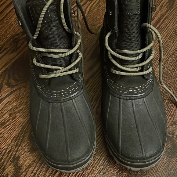 UGG Men’s Zetik Black Waterproof Boots - Picture 8 of 8